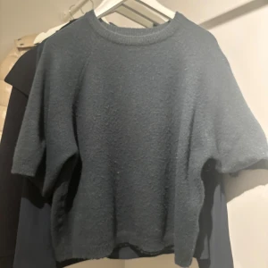 Snygg trendig topp - Väldigt fin som tyvärr inte kommer till användning. 