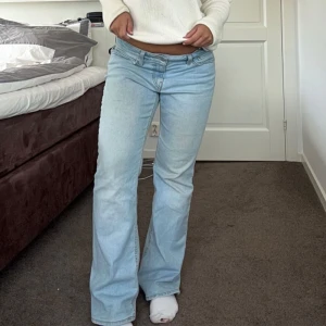 Levis jeans!  - Säljer dessa lågmidjade bootcut jeansen från Levis! Storlek 29/32
