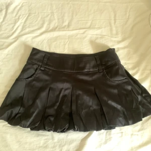 Miniskirt - Supersnygg minikjol, bubbleskirt, najs material 