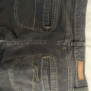 bootcut & lågmidjade lacoste jeans! köpta på beyond retro