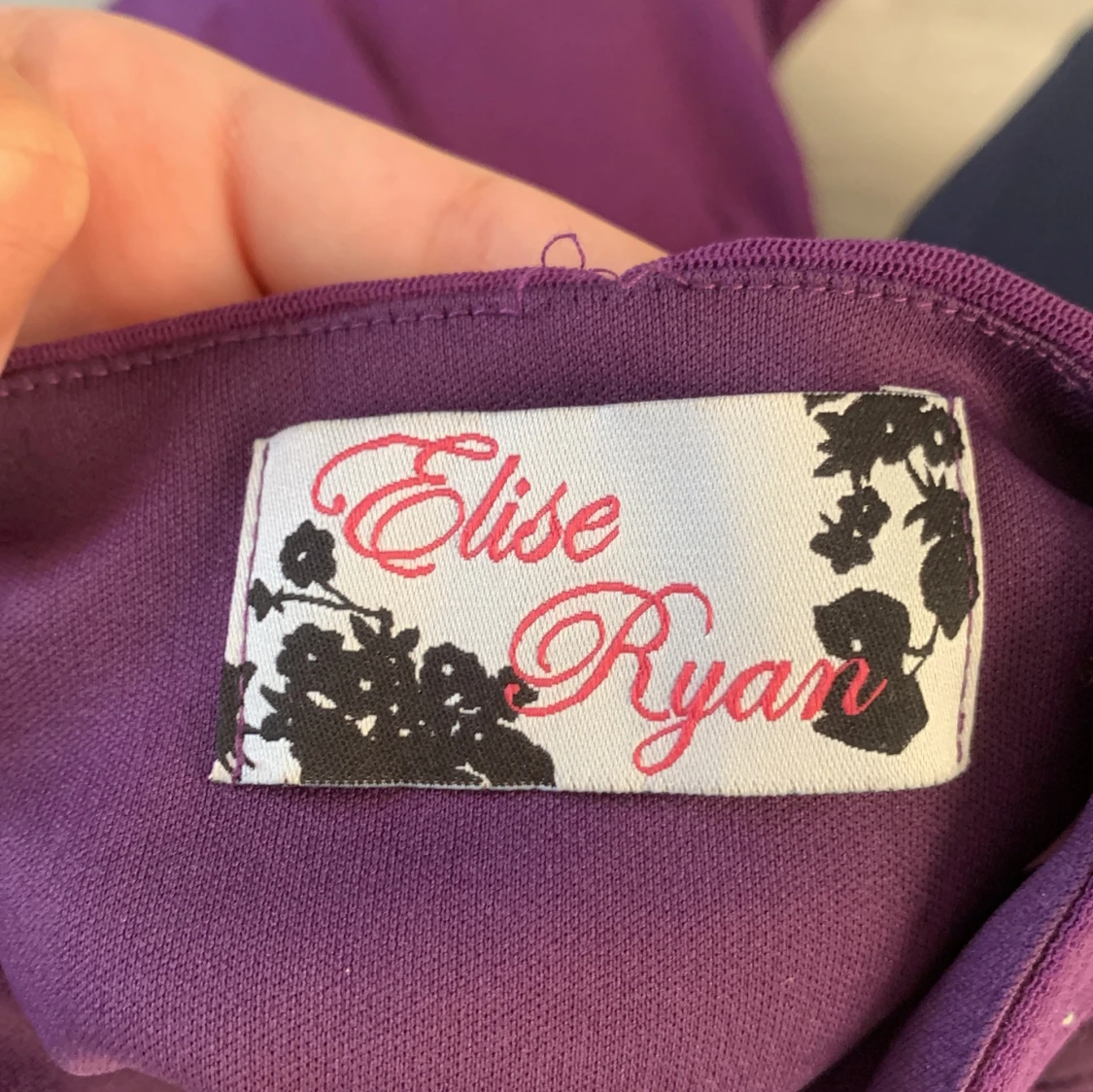 Off-shoulder klänning - 93