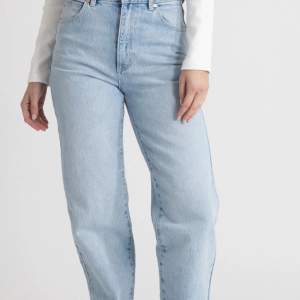 Sparsamt använda jeans från abrand i storlek 27 Nypris: 999kr  Mitt pris: 450