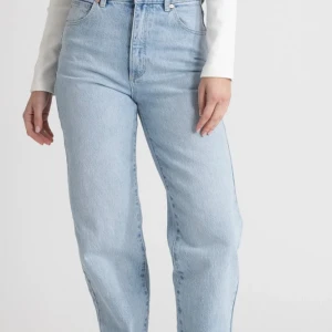 High waist jeans - Sparsamt använda jeans från abrand i storlek 27 Nypris: 999kr  Mitt pris: 450
