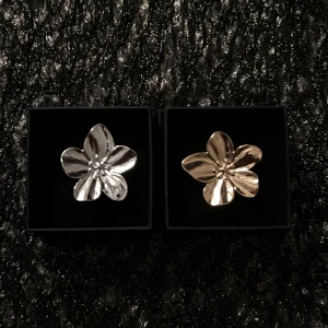 Ring - !Endast guld finns nu! Jätte fin justerbar guld ring! Kan gå ner i pris vid snabb affär💕