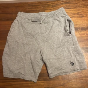 Us polo shorts - Väldigt fina och sitter bekvämt använder dom inte längre tyvär så säljer dom