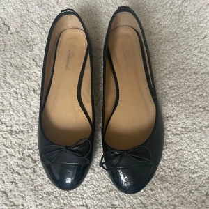 Ballerinaskor  - Sånna söta ballerinaskor köpta secondhand men knappt använda 💕 
