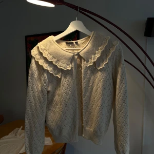 Vintage Cardigan - Size S (36) Super cute details ❤️