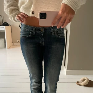Lågmidjade blå jeans - Sååå snygga jeans ifrån lee❤️ osäker på att sälja