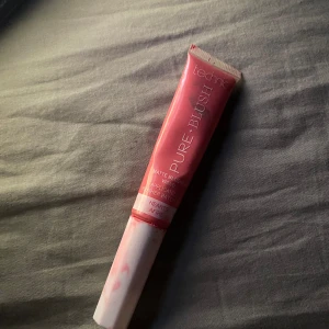 Blush  - Söt blush från technic, nypris runt 40kr mitt pris 20kr (den är full)  