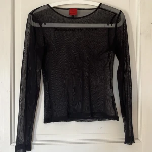 vintage genomskinlig svart tröja🩷 - vintage tröja ifrån jaqueline de young i storlek S🩷 jättebra skick och finns ej att köpa längre🩷
