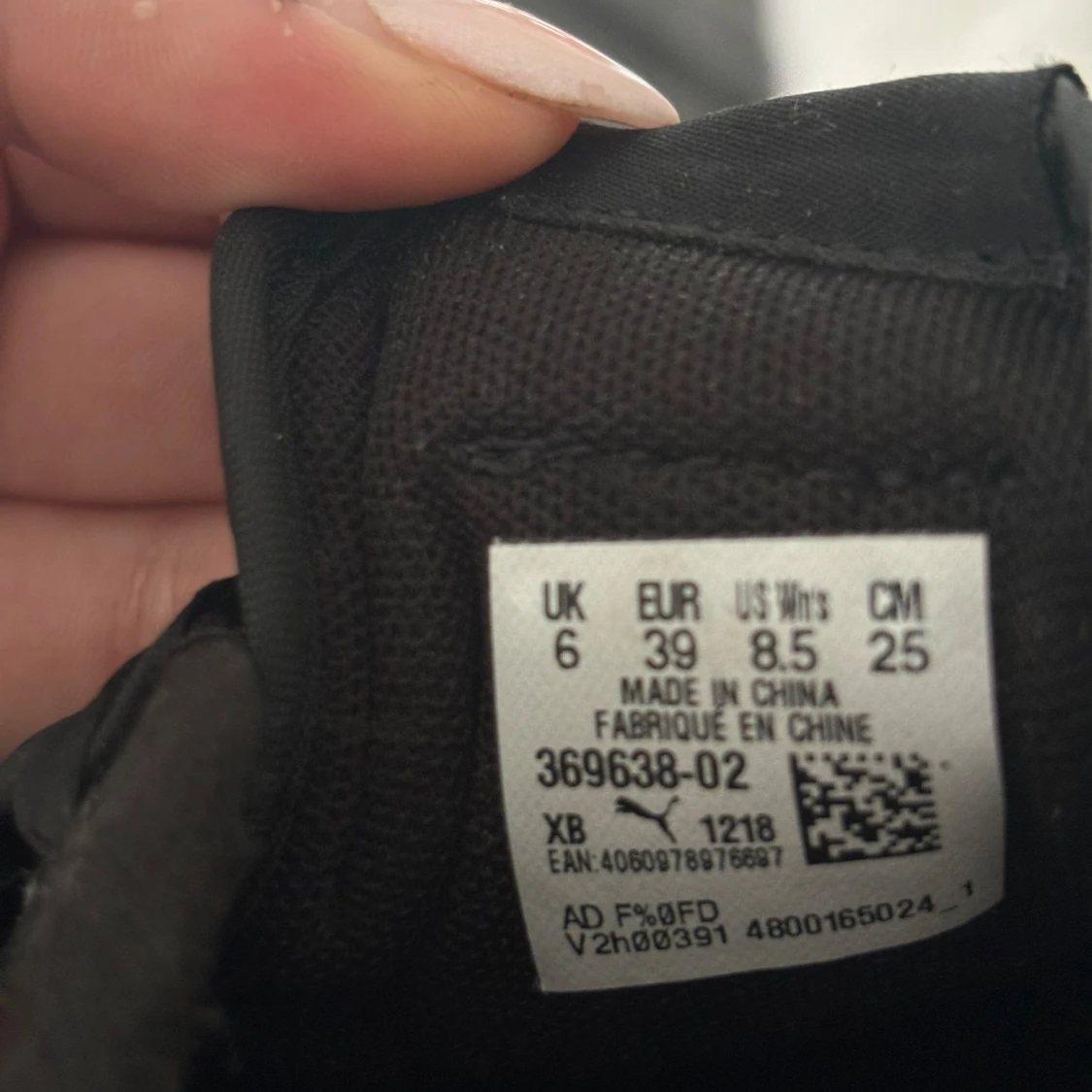 Svarta sneakers  - 92