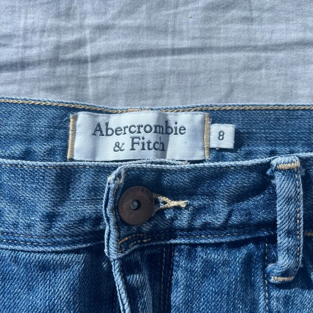 Jeansshorts från Abercrombie, storlek 8 men skulle säga M/38 !! 😃. Shorts.