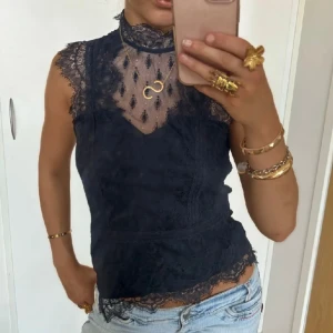 Blus - Super snygg festtopp/blus som passar till både fest och vardag🥂 bilderna är lånade💗