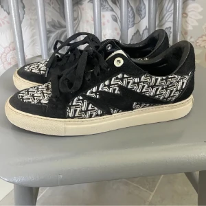 Zadig skor - Säljer dessa snygga sadiq skor i strl 39! Nypris 2900kr, dem är i väldigt bra skick!💞