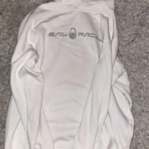 Sail raicing hoodie - Dunder skick, använder inte den löbgre tyvärr. Säg till om det är ngt ni tönker på om den! Pris kan diskuteras.