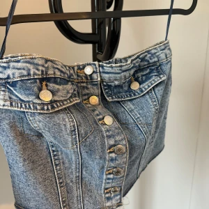 Jeans top - Aldrig använd pga liten