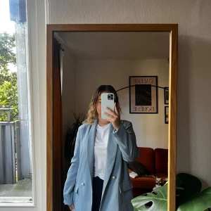 Ljusblå oversized kavaj  - Använd 1 gång pga lite stor 💙