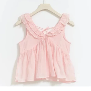 Rosa topp - Säljer denna fina toppen från gina Young då den aldrig har kommit till användning prislappen är kvar då den aldrig har kommit till användning så den är som ny kom privat för egen bild💘💘