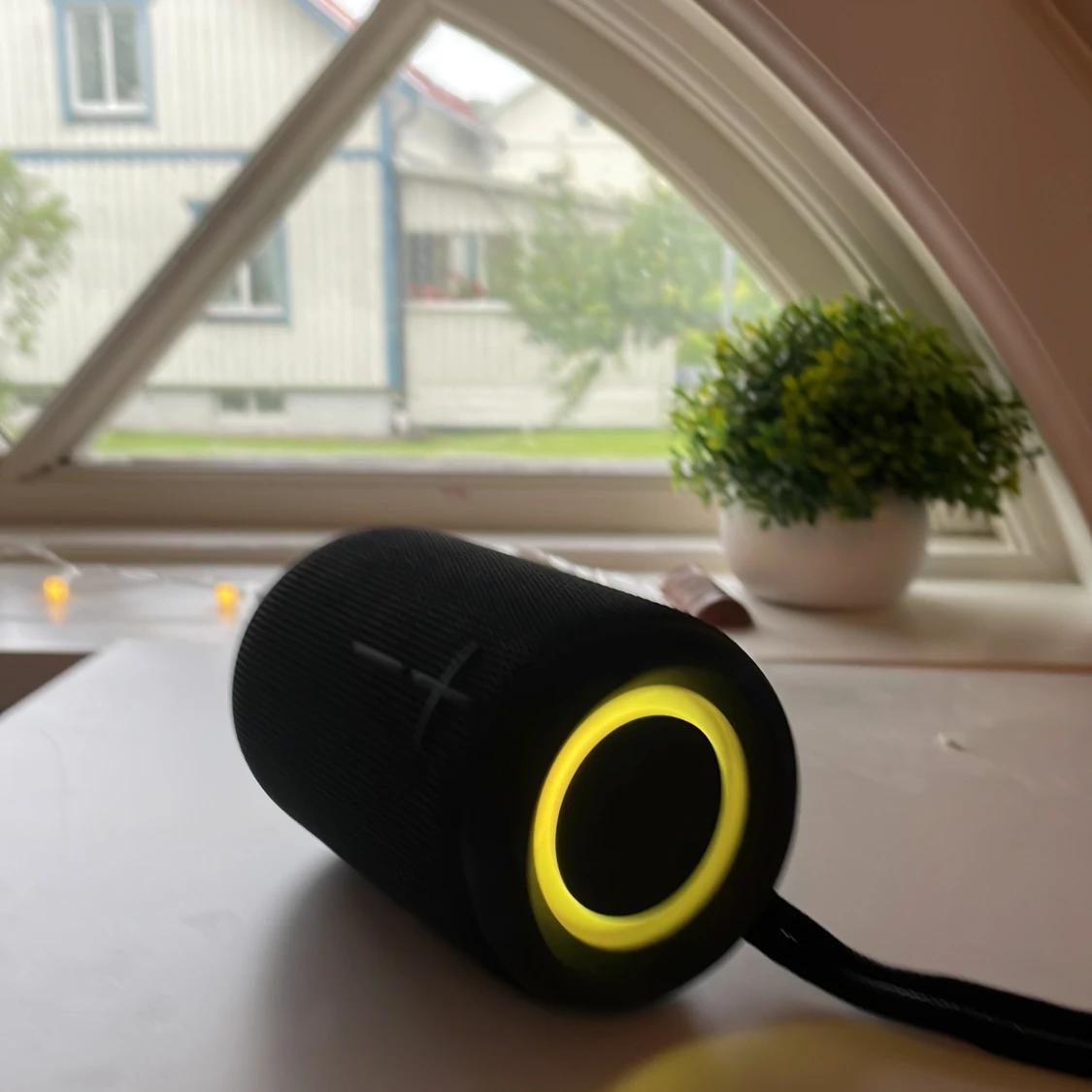 Högtalare med bluetooth laddare med ej med klump till laddaren  - 90