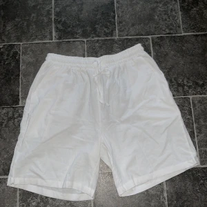 Linneshorts - Ett par jättesnygga linneshorts, aldrig använda, inga skador såklart 