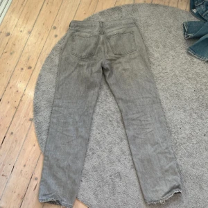 Low Waits jeans  - Snygga lågmidjade vyxir som tyvärr blivit förstora. Bra skick och bekväma.😊 Ny pris är 599kr. Pris kan diskuteras:)