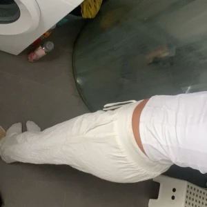 Linnebyxor  - Super snygga linnebyxor, det är dubbeltygg så inte alls genomskinliga. Storleken är i xxs men de passar en xs, s 