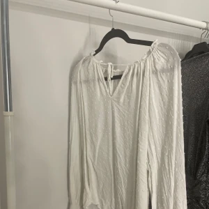 Blus  - Blus från HM i storlek 42