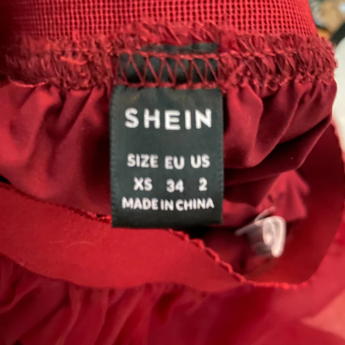 Vinröd lång tyllkjol från SHEIN  - 90