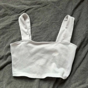 Linne från H&M  - Nån fläck på, bra skick. 