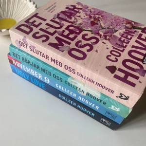 Colleen hoover böcker - Säljer mina Colleen Hoover böcker. Inga defekter. Nu finns endast ugly love kvar och november 9 (skrivna på engelska). Kan även säljas individuellt om det skulle önskas. Skriv till mig vid fler frågor! 💘