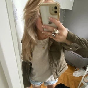 Grön jeansjacka - Fin grön jeansjacka som ej kommer till användning💕 i gott skick