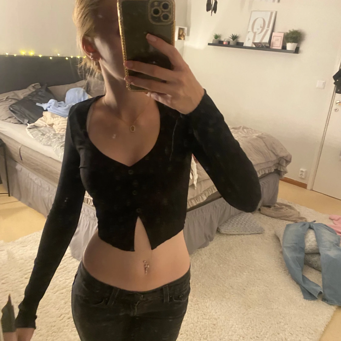 Svart croppad topp med knappar