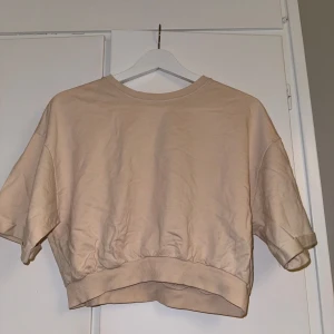 Topp - Säljer denna topp som inte används längre💕