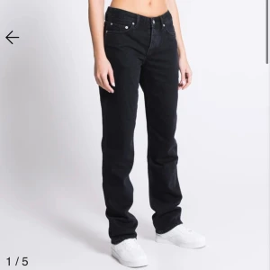 Lågmidjade jeans  - Ett par lågmidjade jeans i utmärkt skick💗Passar xs/s
