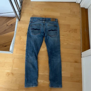 Nudie jeans  - Ljusblåa nudie jeans storlek 31/30 och modellen Grim Tim. Fint skick!