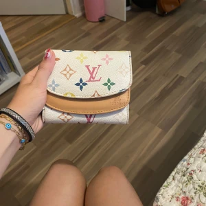 Plånbok, vit och färgglad - Vintage! Jätte fin men används inte.