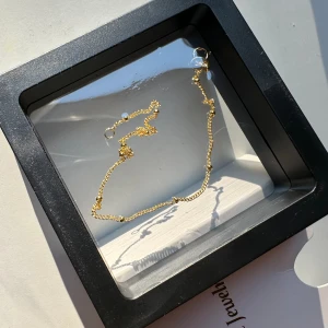 Armvand - Superfint armband med pärlor, äkta sterling silver. Aldrig använt❤️ Tänkte ha på balen men hittade ett annat. (Säljer ett annat liknande, paketpris 150 kr för båda 😍