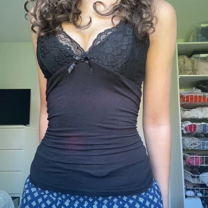 Spetslinne - Jättefint svart spetslinne💗