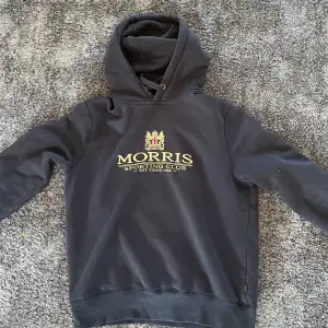 Morris hoodie i storlek s och 9/10 skick, vid fler frågor är det bara att skriva.