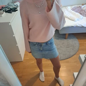 Söt lågmidjad jeanskjol - Jeanskjol med snygga hål detaljer🤩🤩