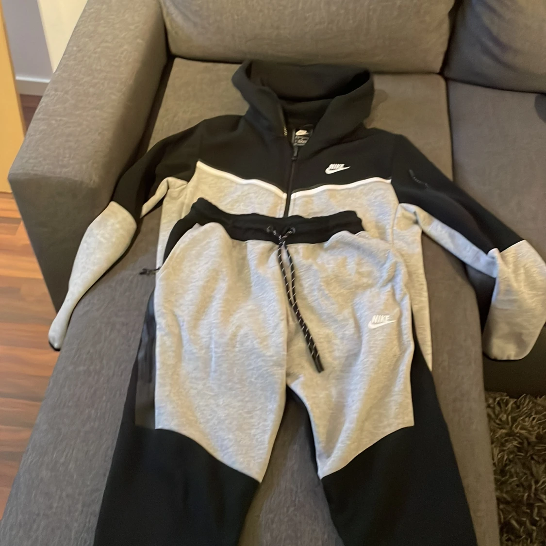 nike tech grå/svart  - 91