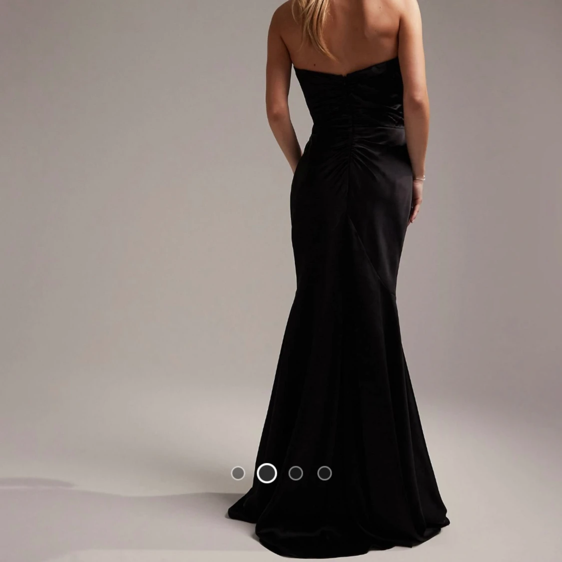 Dubblett svart långklänning - 90