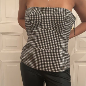 Rutig korsett - Så snygg rutig korsett som passar s/m där hon på bilden är xs! 💕