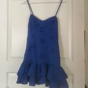 Jättefin blå klänning köpt på Zara. Toppen skick då den endast är använd ett fåtal gånger. 