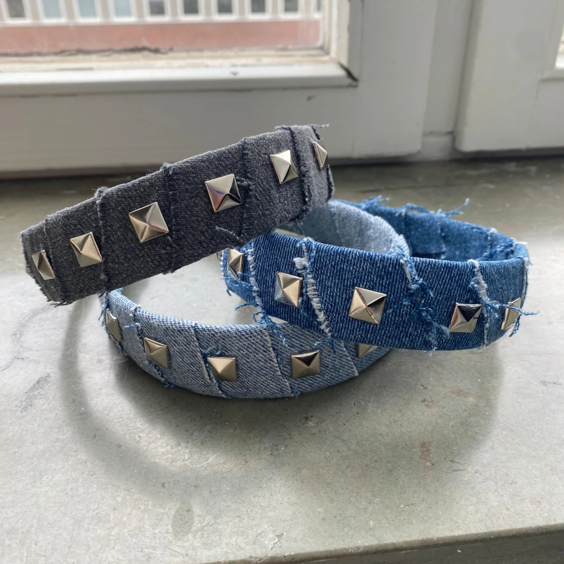 Diadem med studs - 90