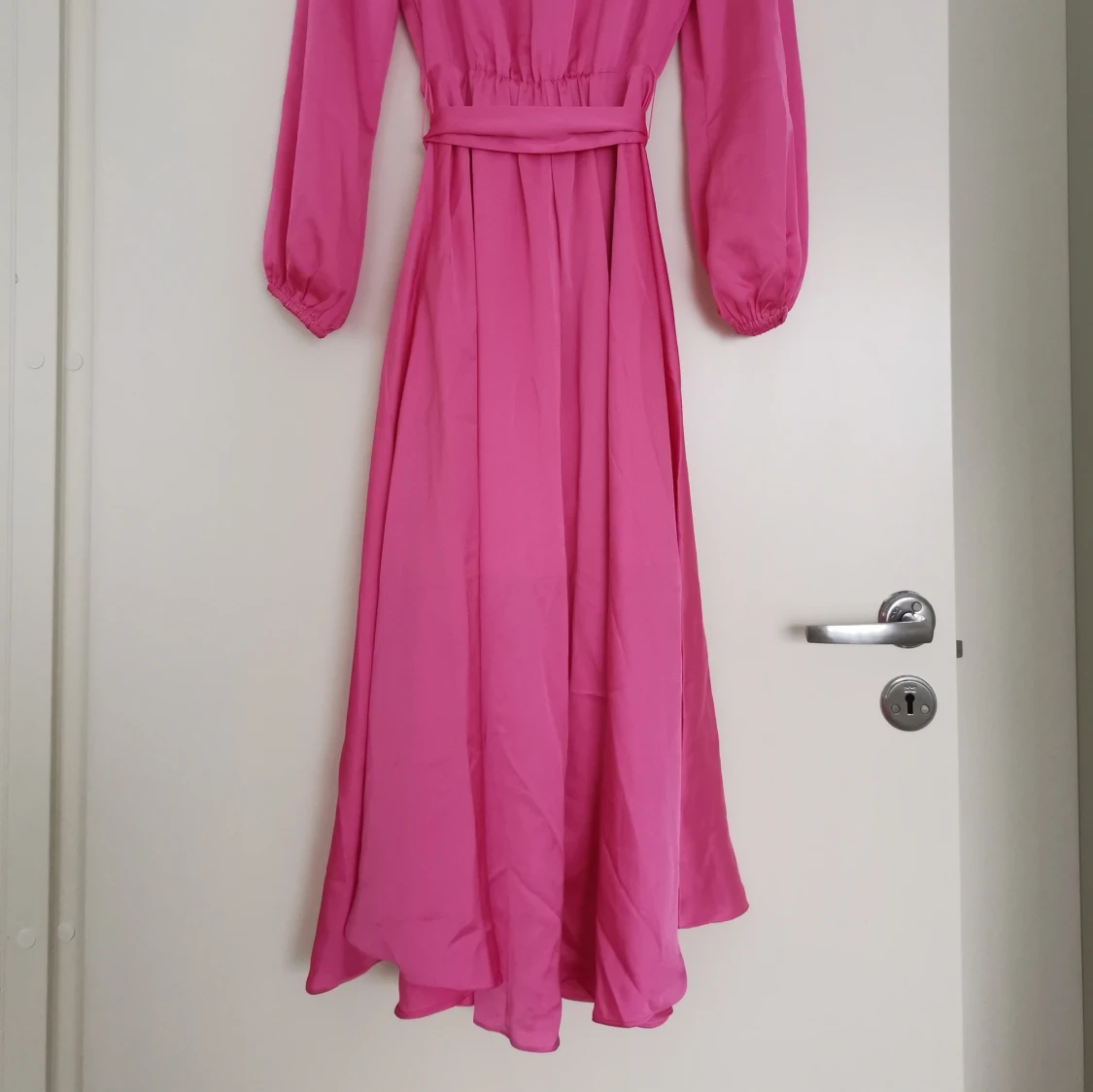 ForeverNew omlottklänning i silke - 92