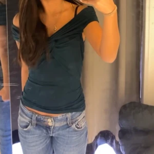 Grön topp - Fin fest topp i färgen mörkgrön⭐️ Storlek XS och kommer från bikbok