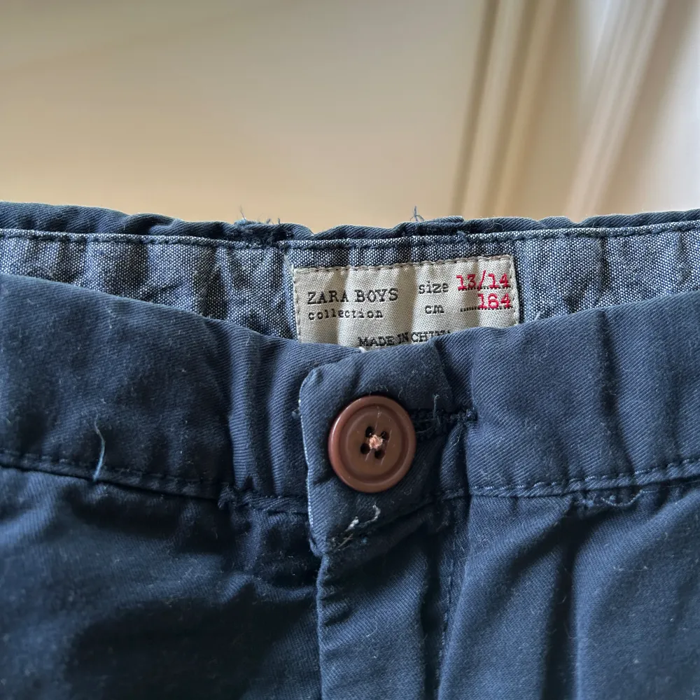As balla jeans shorts från Zara🤩 Bra skick 👌 Original pris: ingen aning . Shorts.