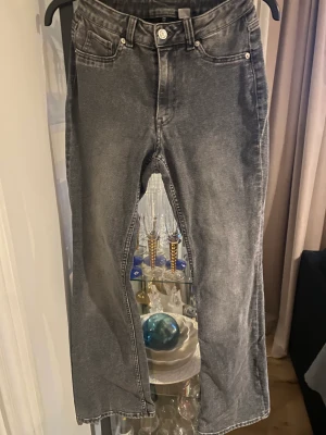 Jeans - Grå jeans från H&M, strl 36 I bra skick