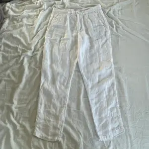 Ett par vita linnebyxor från Zara i storlek 34. 100% linne. Nypris 599, mitt pris 350 (prutbart)